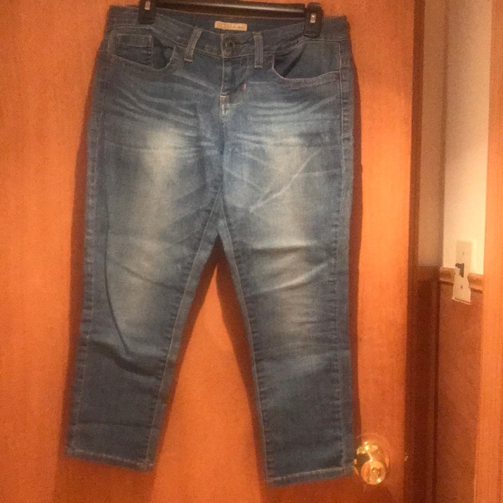 Guess Women’s denim Capri Jeans by Guess
